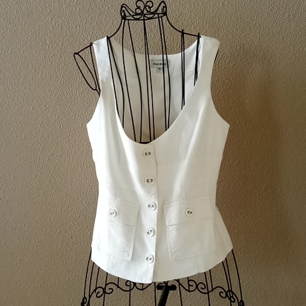 Very cute bebe brand white 54% linen, 43% rayon, 3% spandex vest. Dry clean only